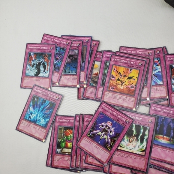 Konami Yu-Gi-Oh Trading Cards Trap Card Lot Of 190 Cards + Collectible Tin 1996 - Picture 9 of 14